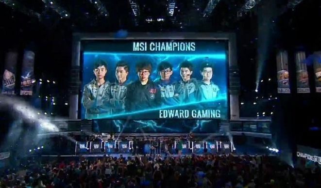 与中路中场 与中路中场